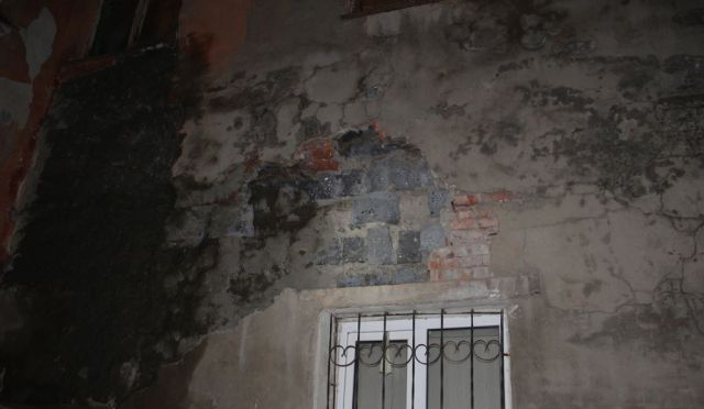В центре Орска обрушилась стена одного из домов